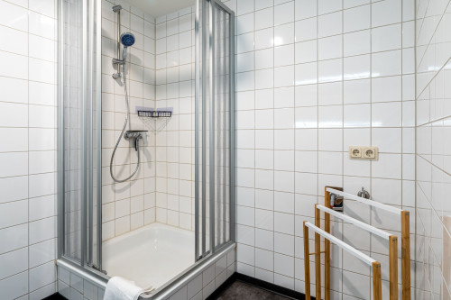 Stylish 2-Room Apartment 75m² good connection to Frankfurt | Balkony | Parking | Netflix - Gallery - 8