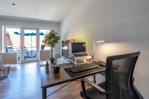 Stylish 2-Room Apartment 75m² good connection to Frankfurt | Balkony | Parking | Netflix
