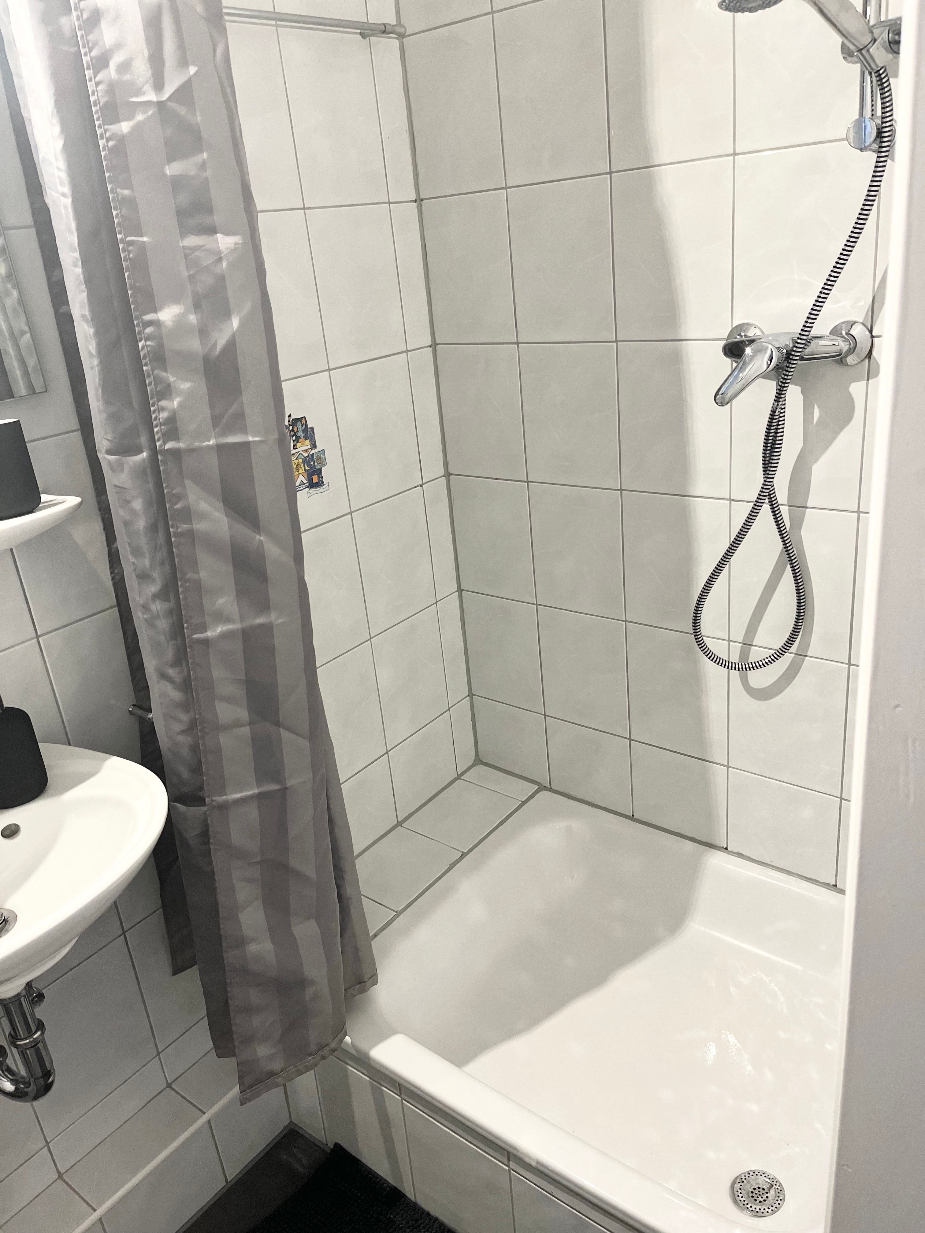  Quiet And Nice Apartment 2 Minutes From Duisburg Central Station  -  Quiet and nice Apartment 2 minutes from Duisburg central station  - Gallery -  2