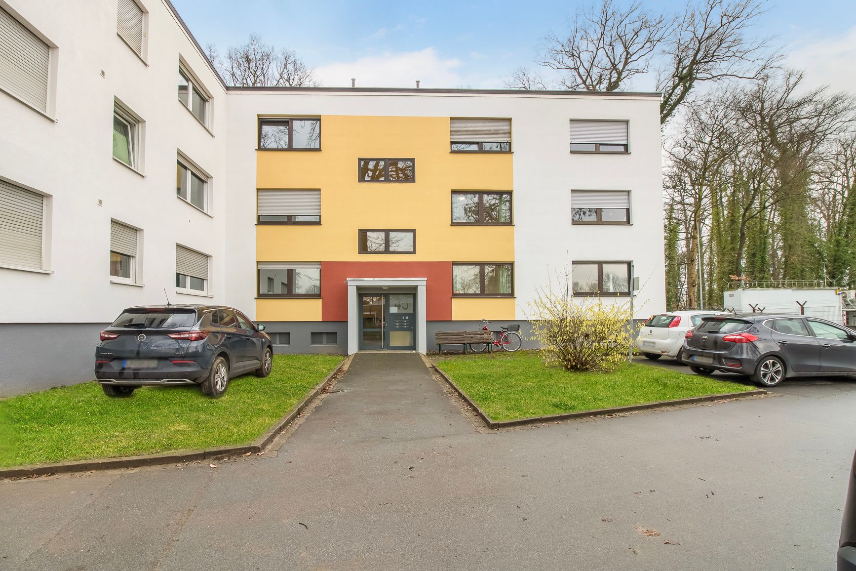 Fully Equipped Three Bedroom Apartment With Balcony - 8