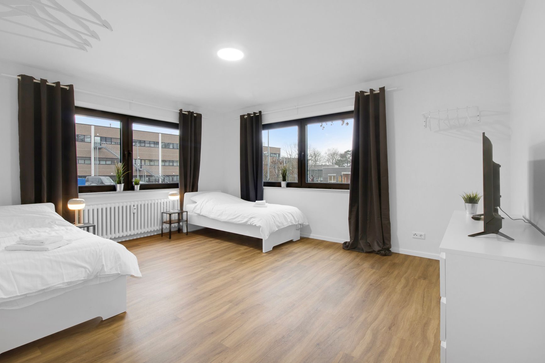 Fully Equipped Three Bedroom Apartment With Balcony - 19