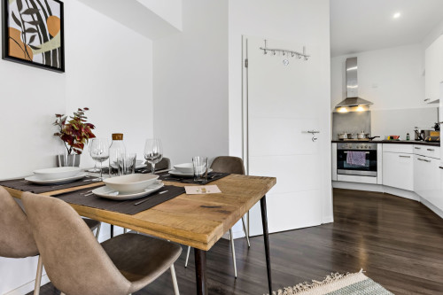 LUXOMES - Spacious Studio for 4 - Kitchen - Parking - Gallery - 9