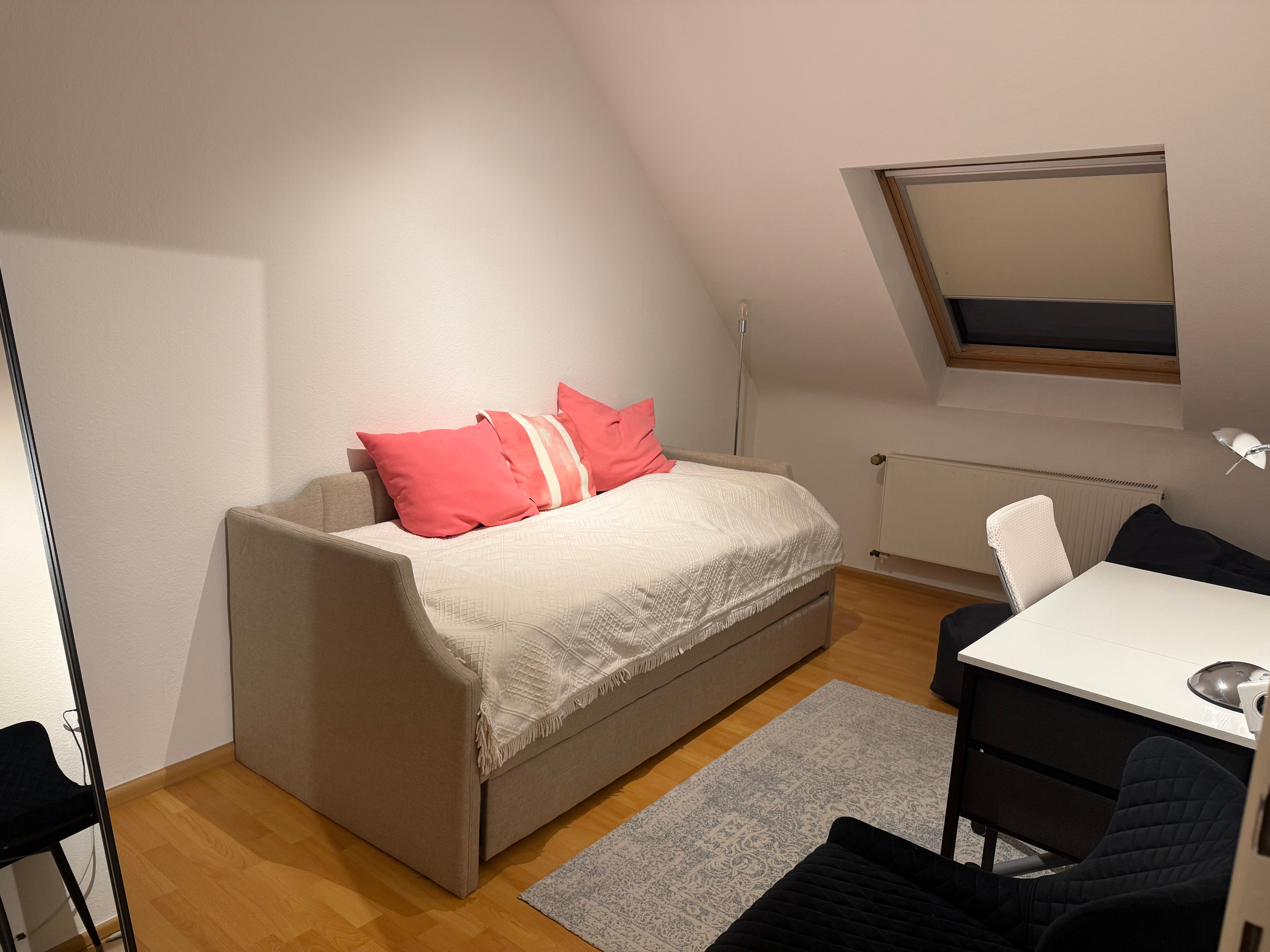 Modern Bright 3-Room Apartment In Central Neuss (approx. 75 M²) – Apartment With All Utlites Include - 28