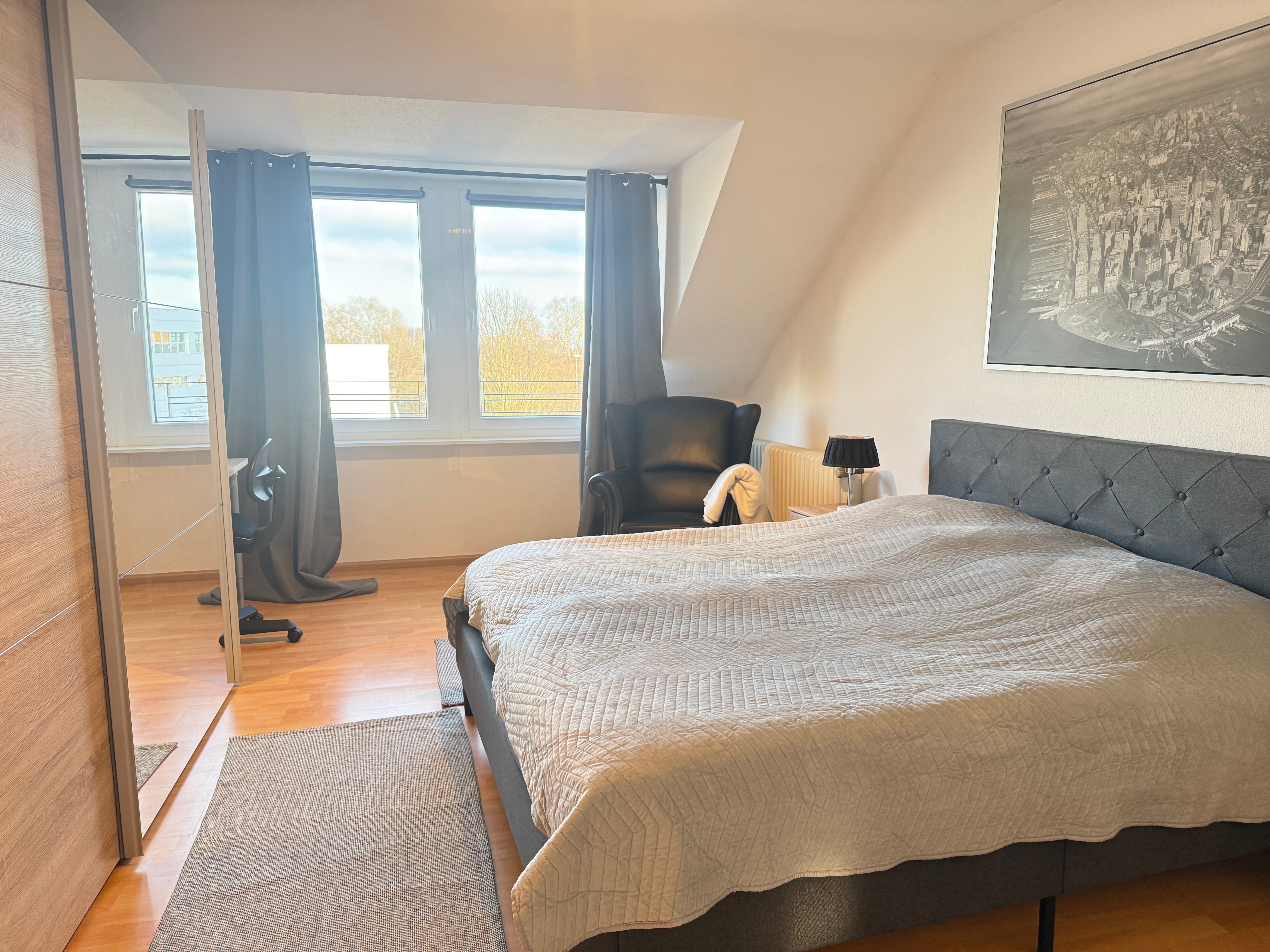 Modern Bright 3-Room Apartment In Central Neuss (approx. 75 M²) – Apartment With All Utlites Include - 2