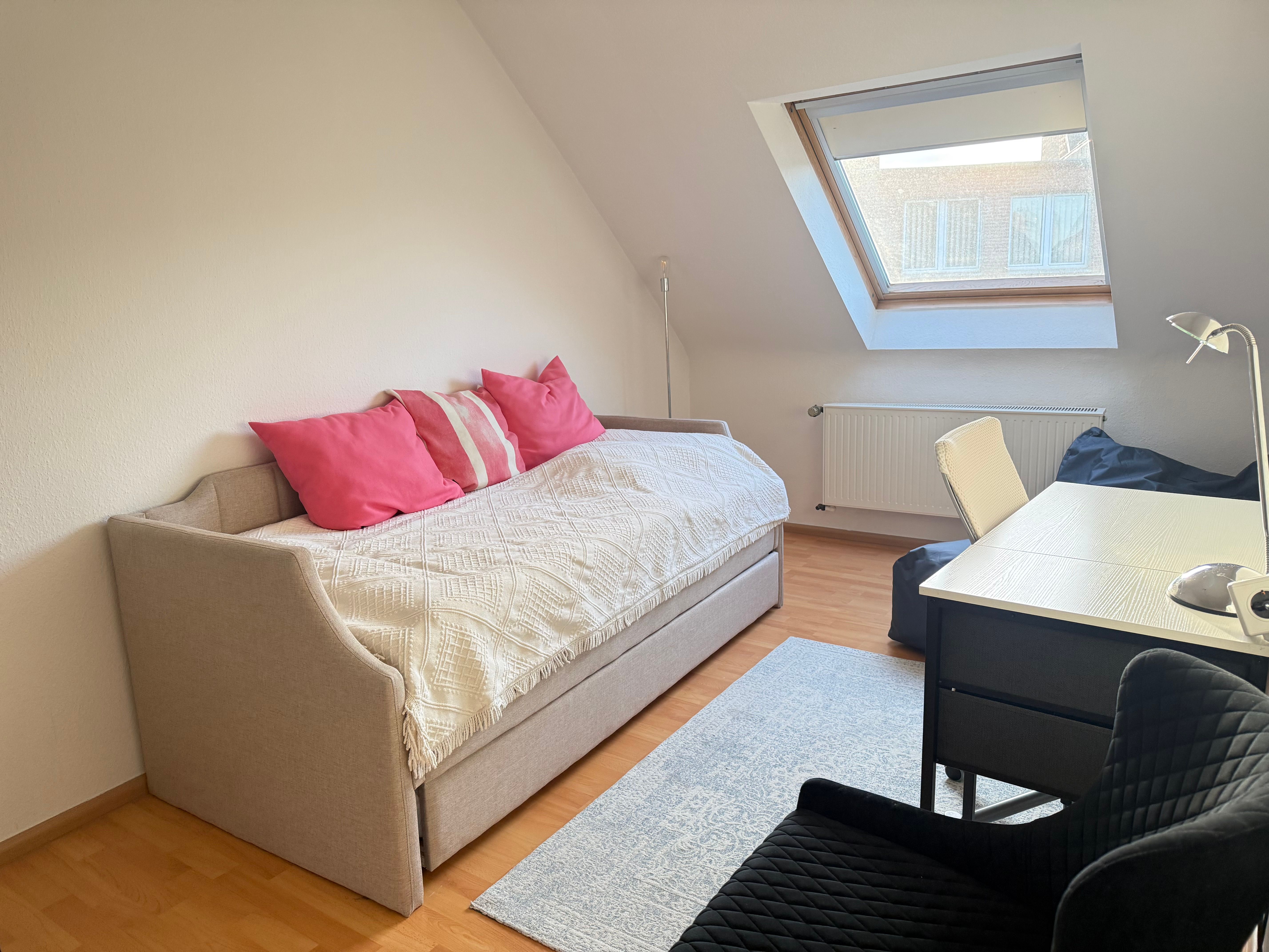 Modern Bright 3-Room Apartment In Central Neuss (approx. 75 M²) – Apartment With All Utlites Include - 7