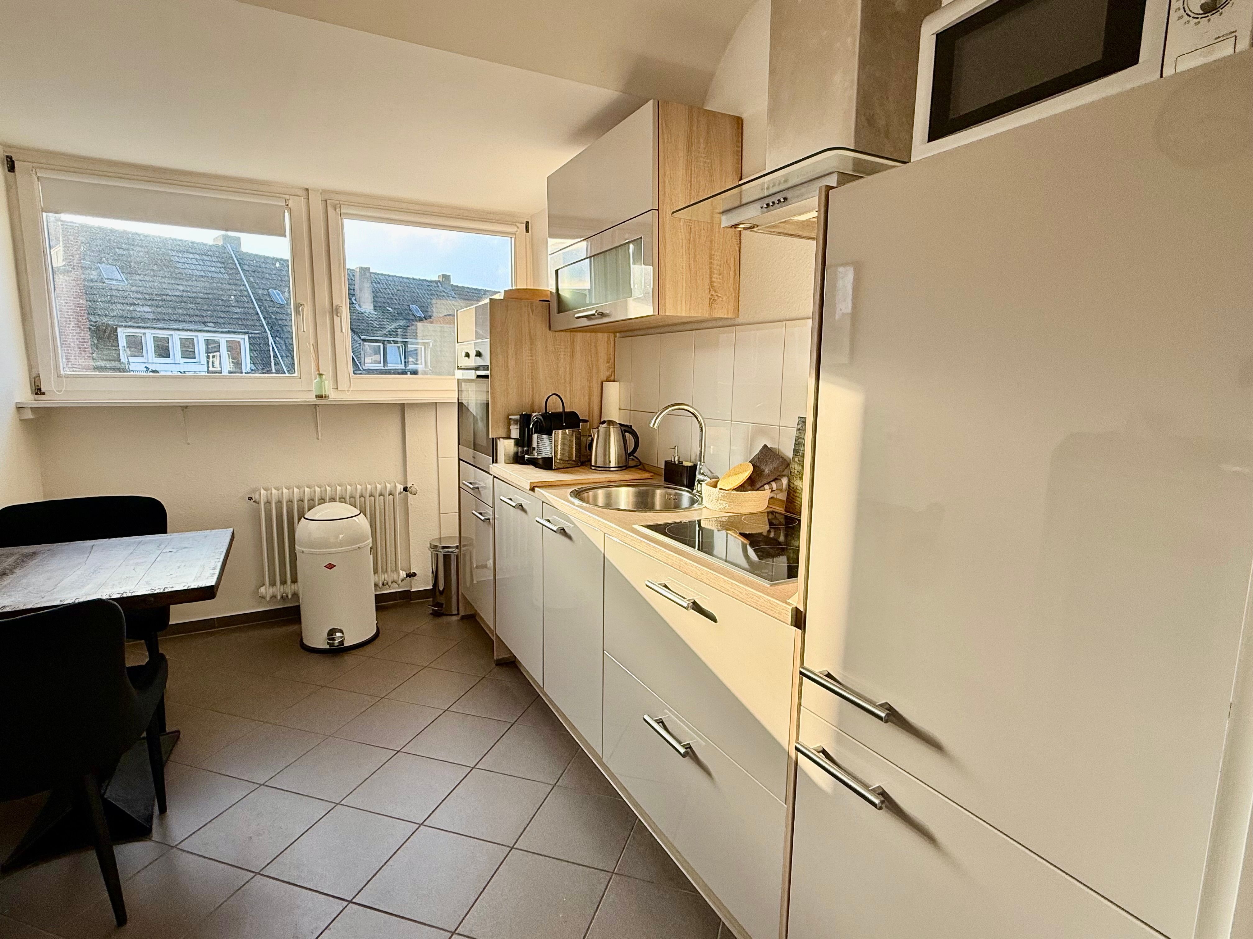 Modern Bright 3-Room Apartment In Central Neuss (approx. 75 M²) – Apartment With All Utlites Include - 3