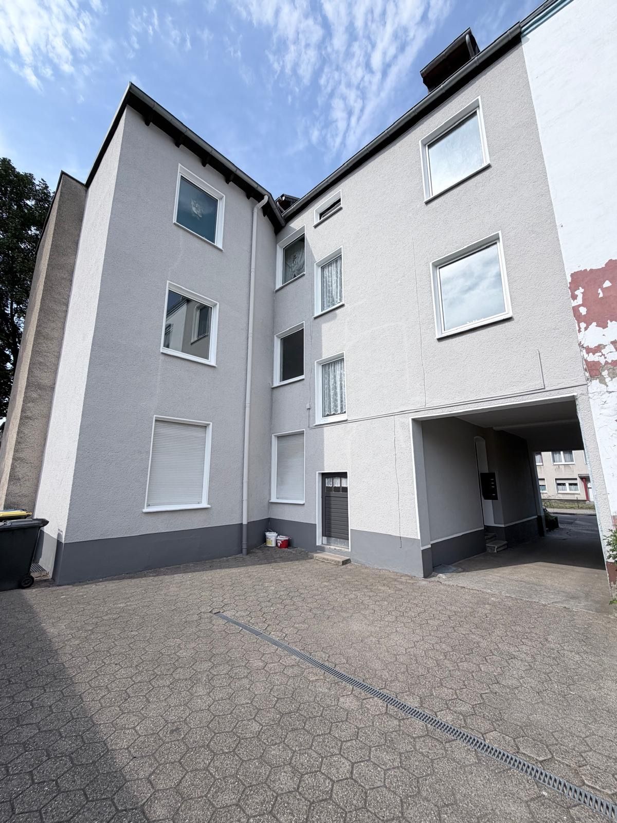 Old Building Apartment For High Demands - 1