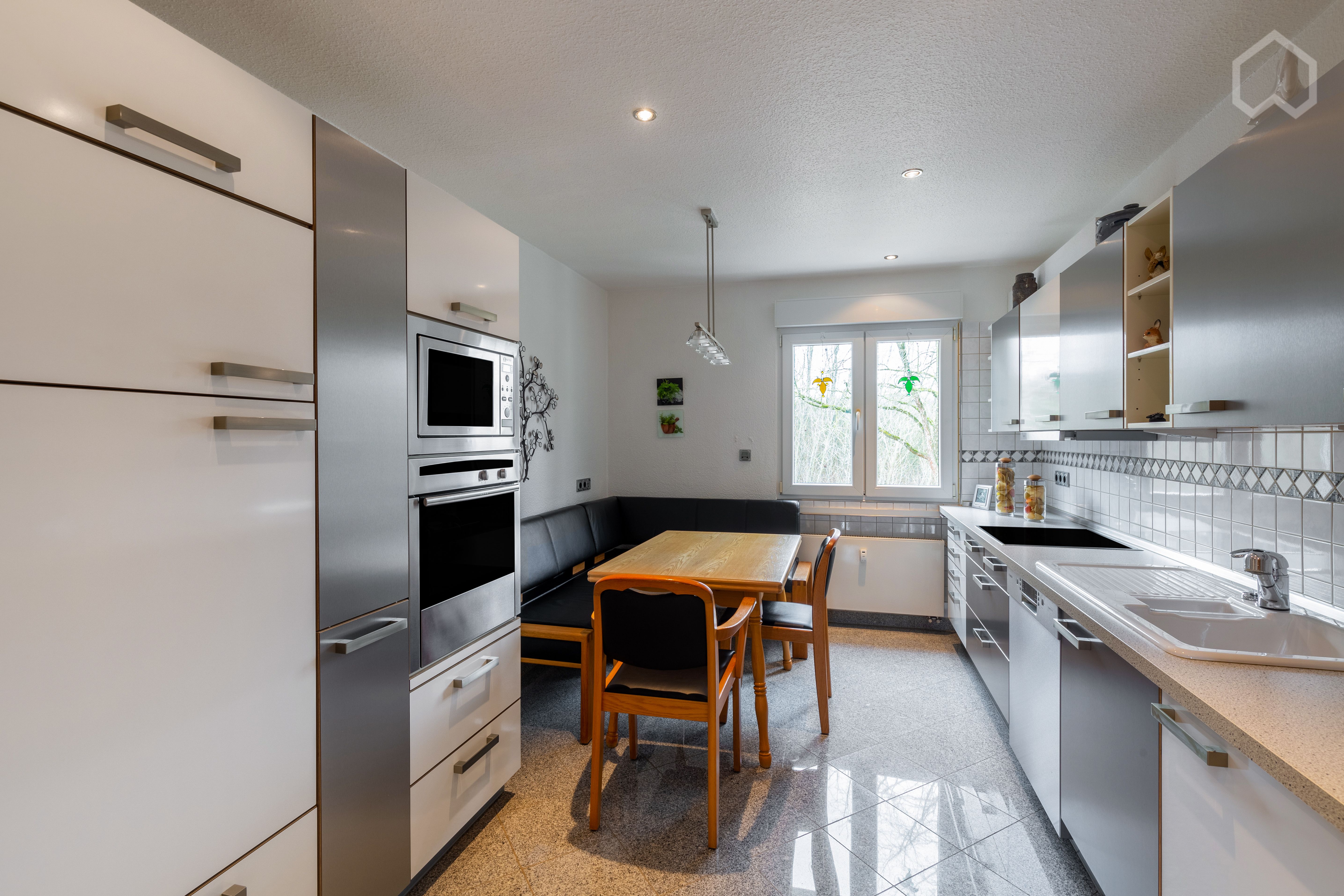 Bright & Pretty Apartment In Quiet Street - 18