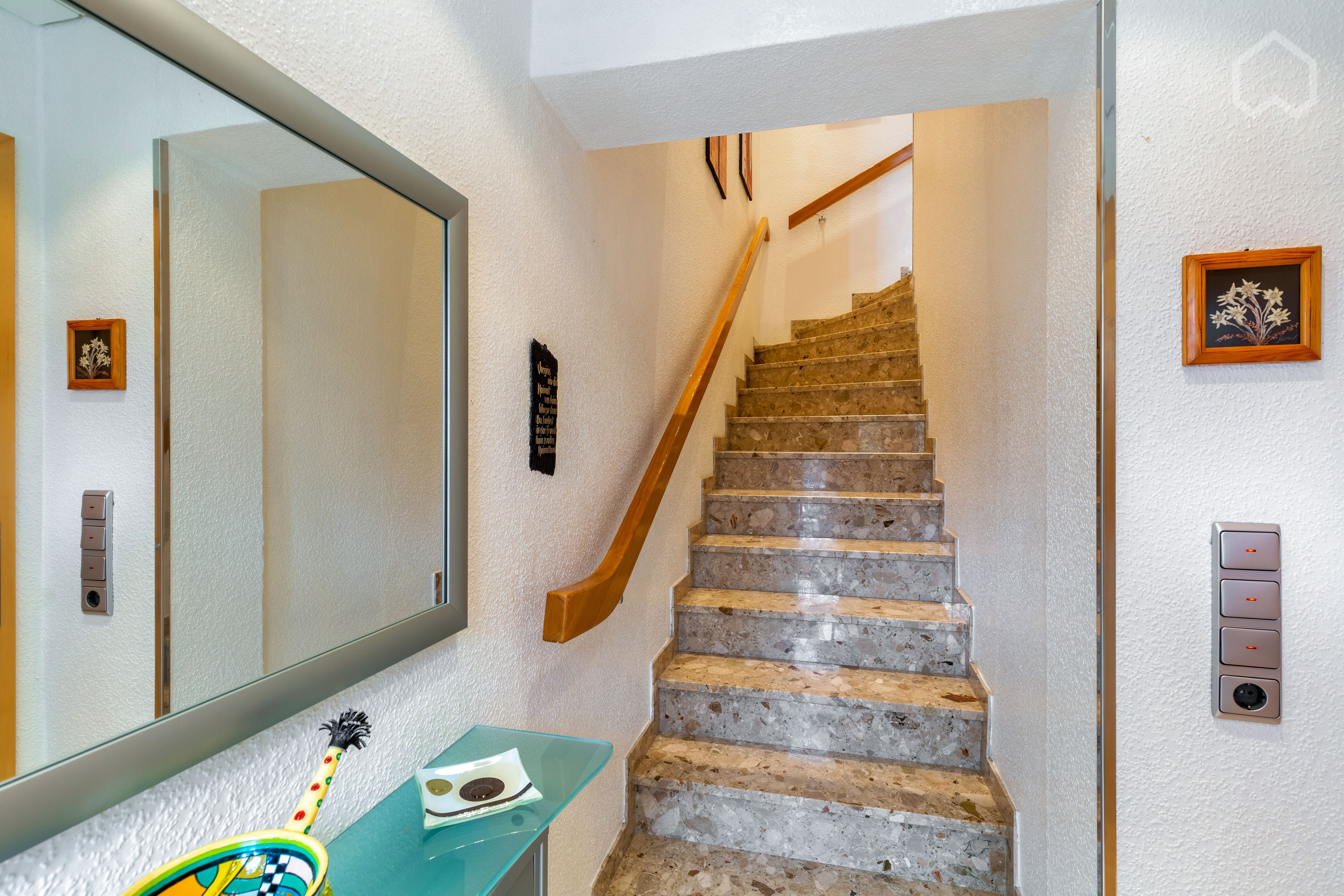 Bright & Pretty Apartment In Quiet Street - 8