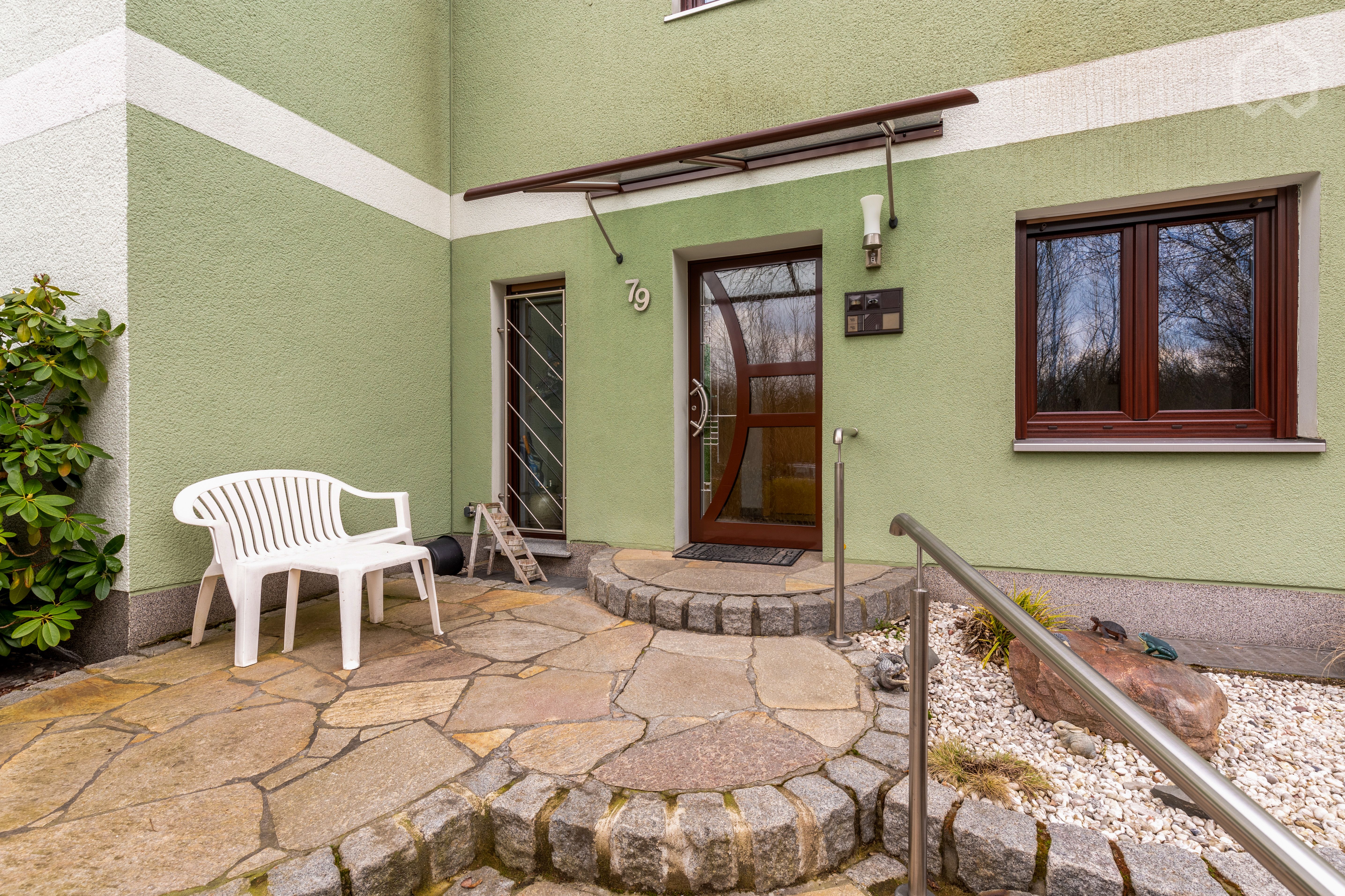 Bright & Pretty Apartment In Quiet Street - 11