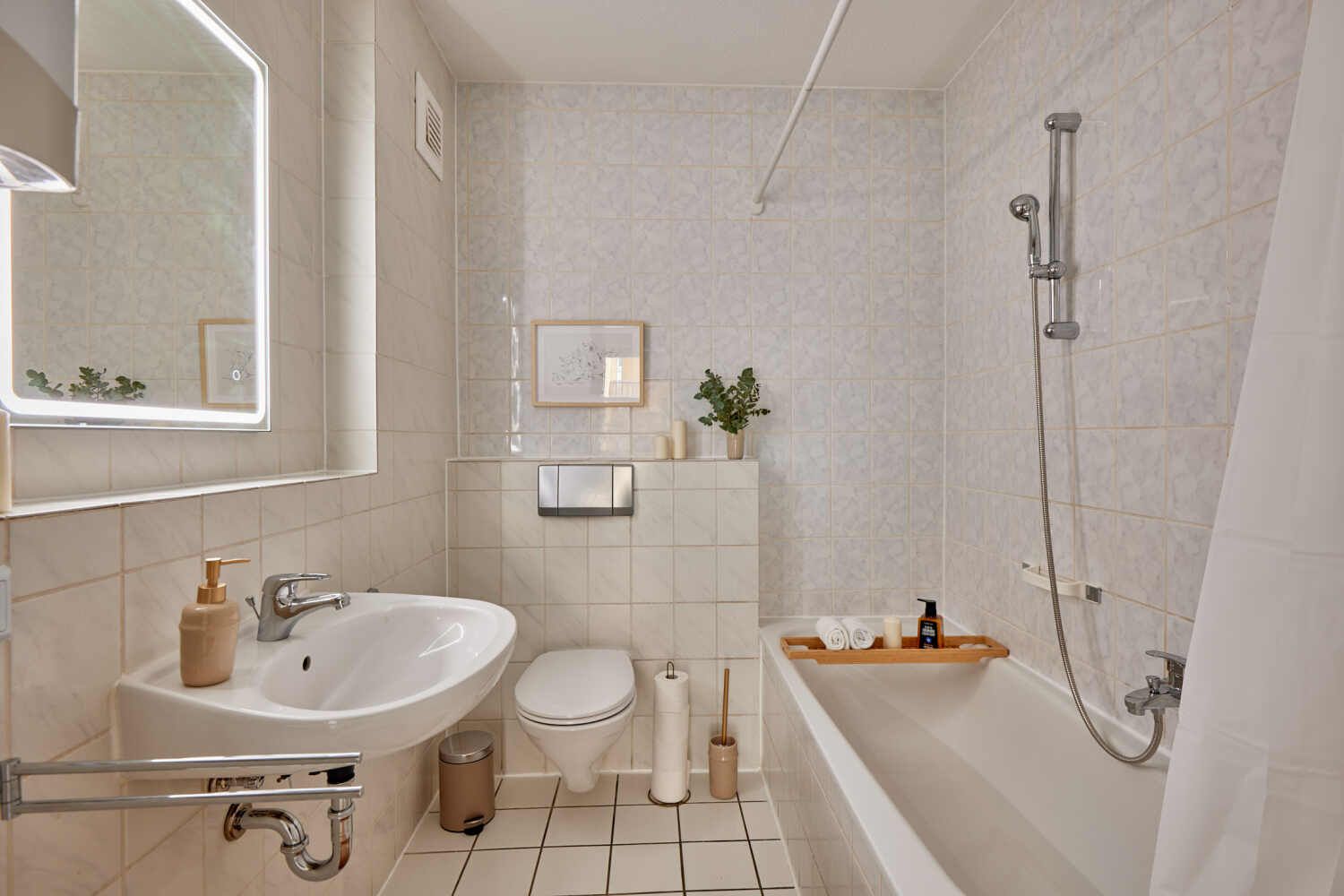 Bright Home In Kaiserslautern - 1