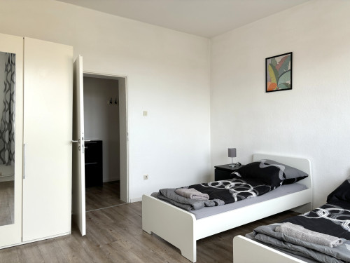 Amazing 4-Bed Apartment for fitters - Gallery - 24