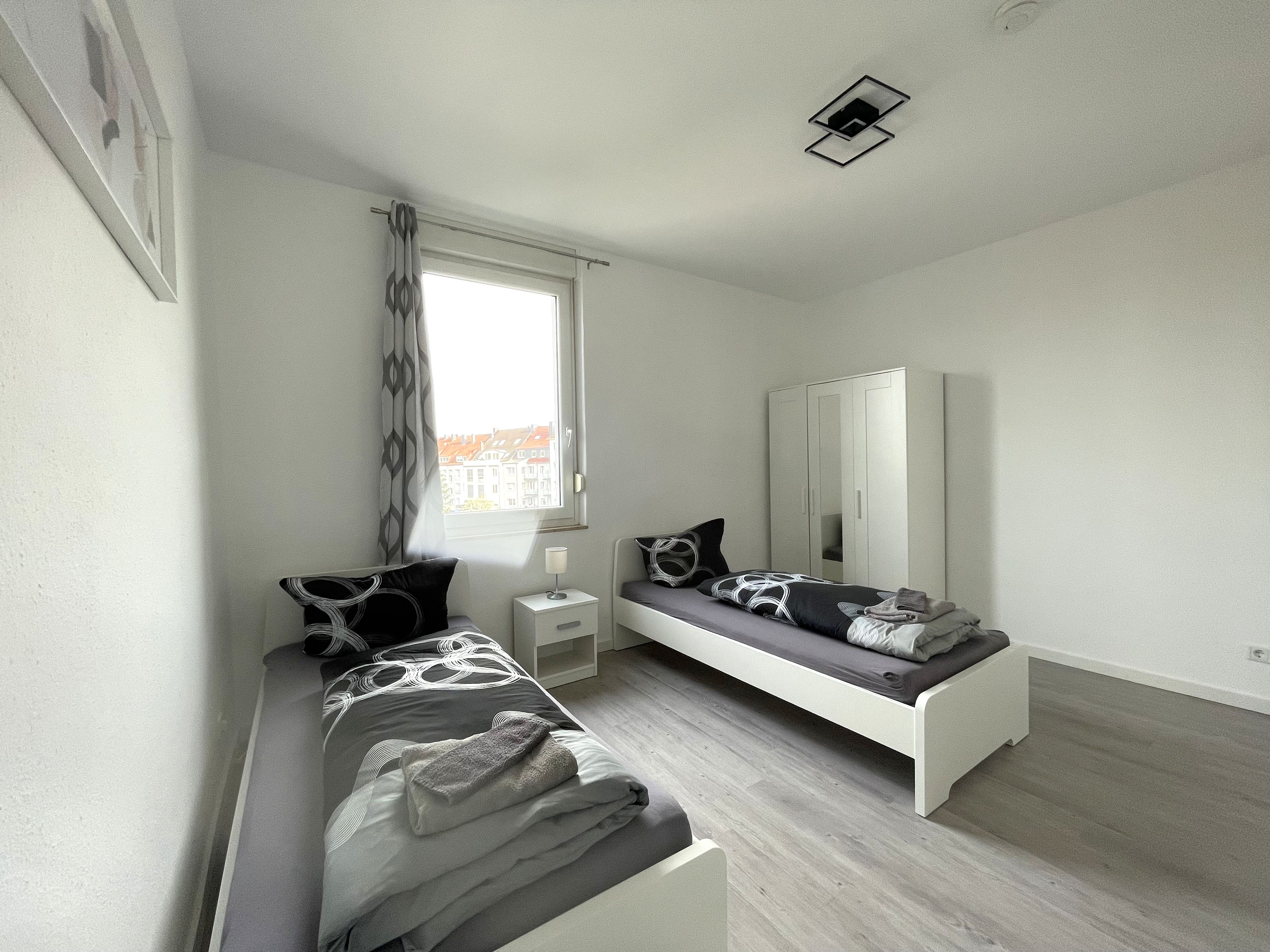Amazing 4-Bed Apartment For Fitters - 26