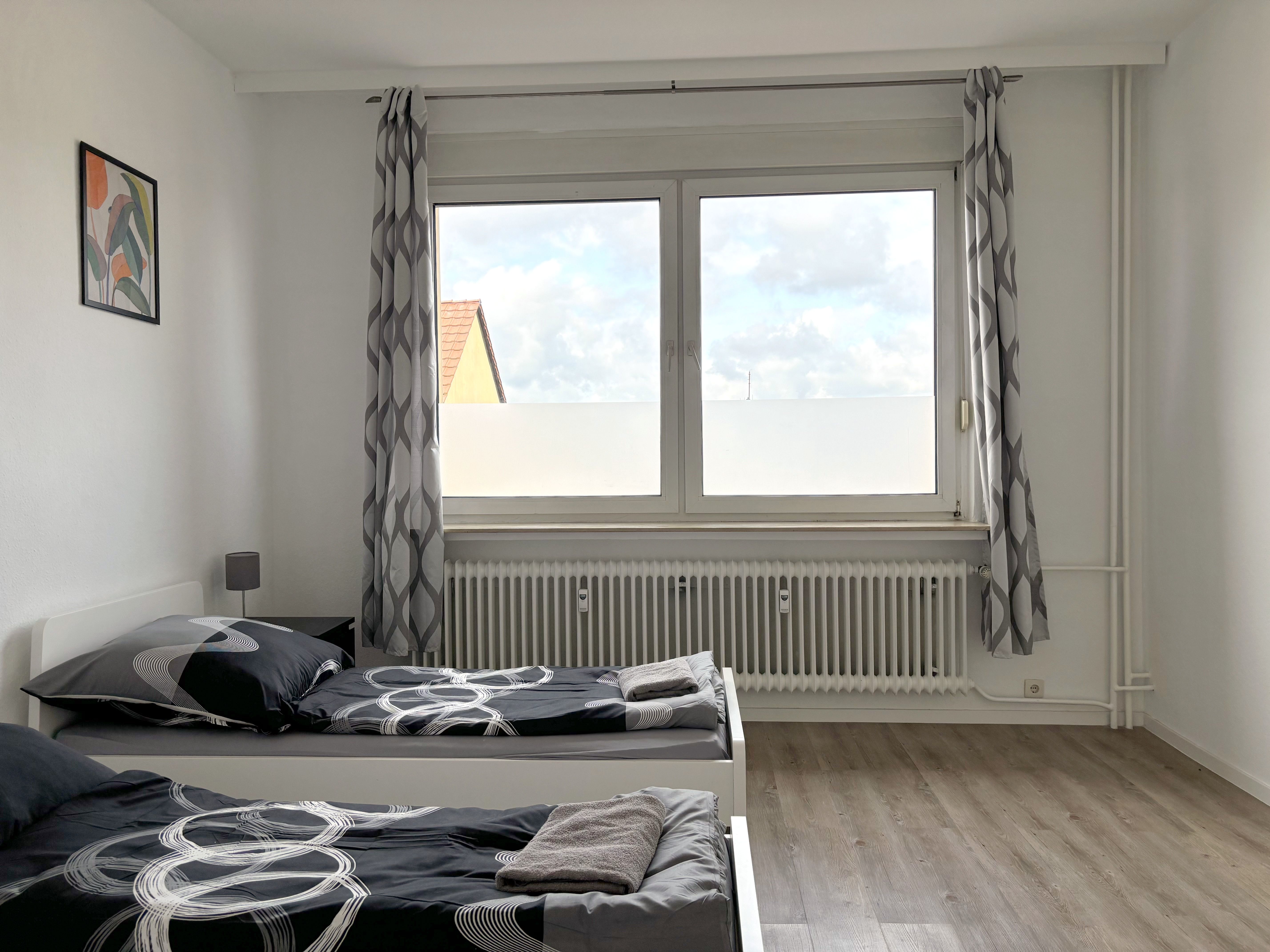 Amazing 4-Bed Apartment For Fitters - 25