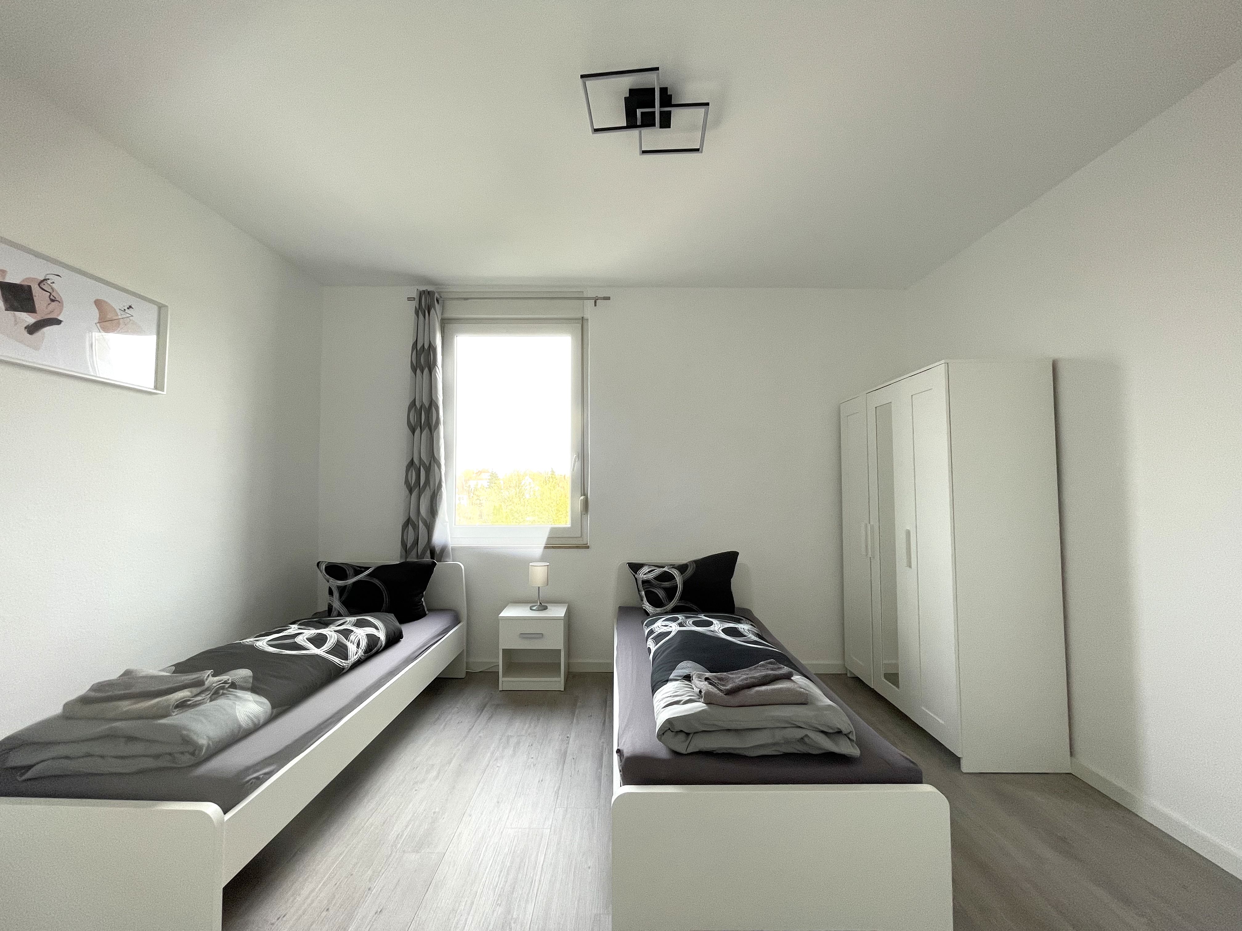 Amazing 4-Bed Apartment For Fitters - 28