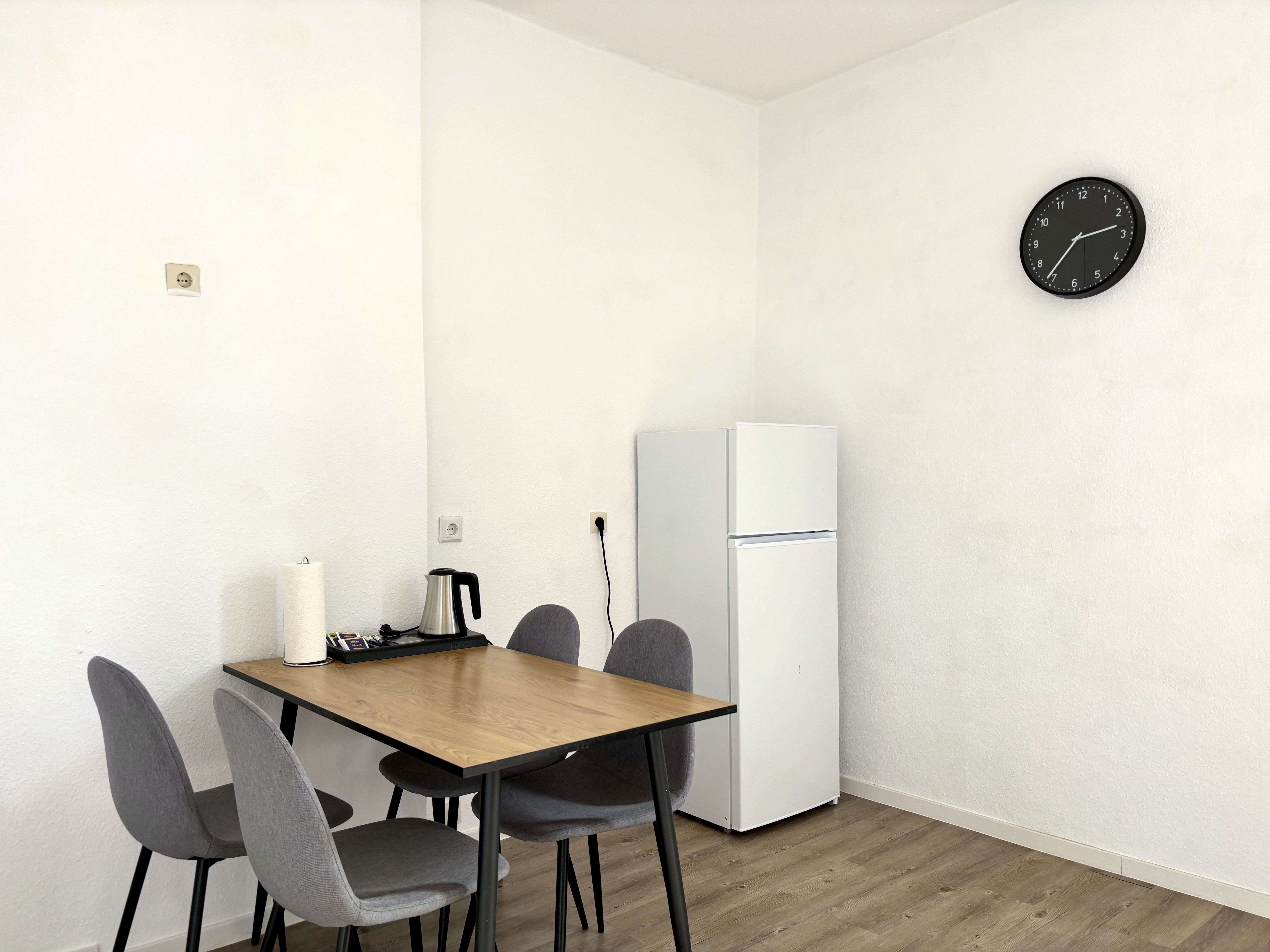 Amazing 4-Bed Apartment For Fitters - 8