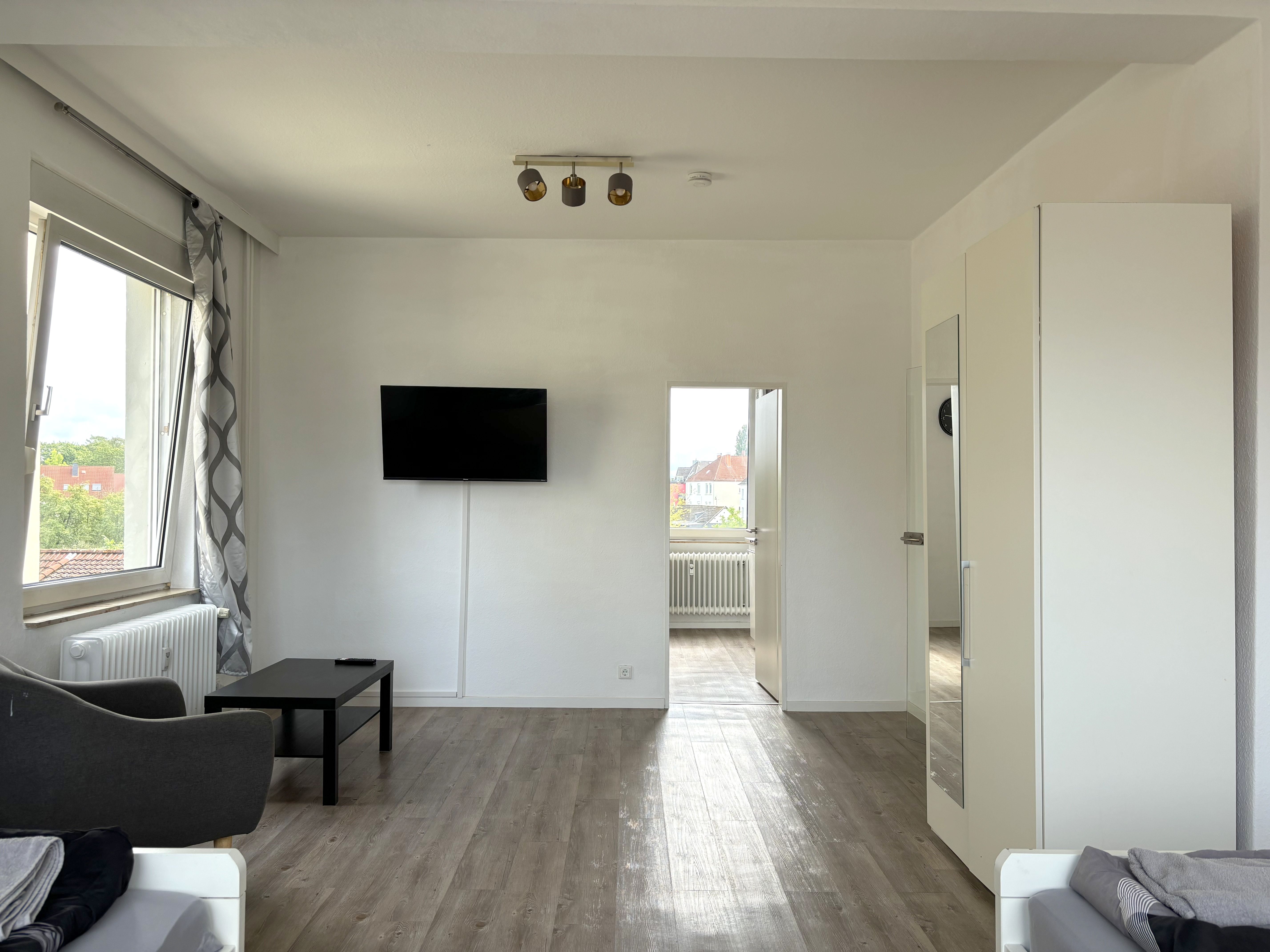 Amazing 4-Bed Apartment For Fitters - 2