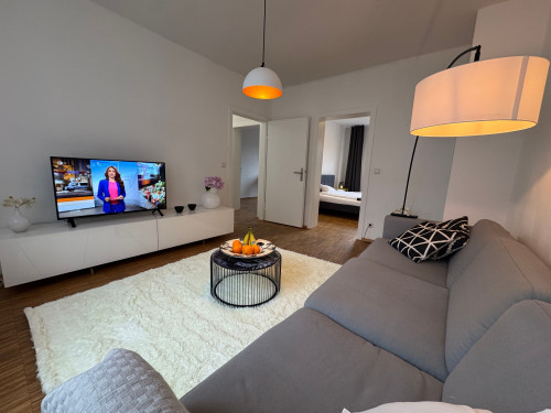 Sehr schöne 3 Zimmer Wohnung mit massiv Parkett, füßläufig Hauptbahnhof !