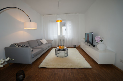 Sehr schöne 3 Zimmer Wohnung mit massiv Parkett, füßläufig Hauptbahnhof !