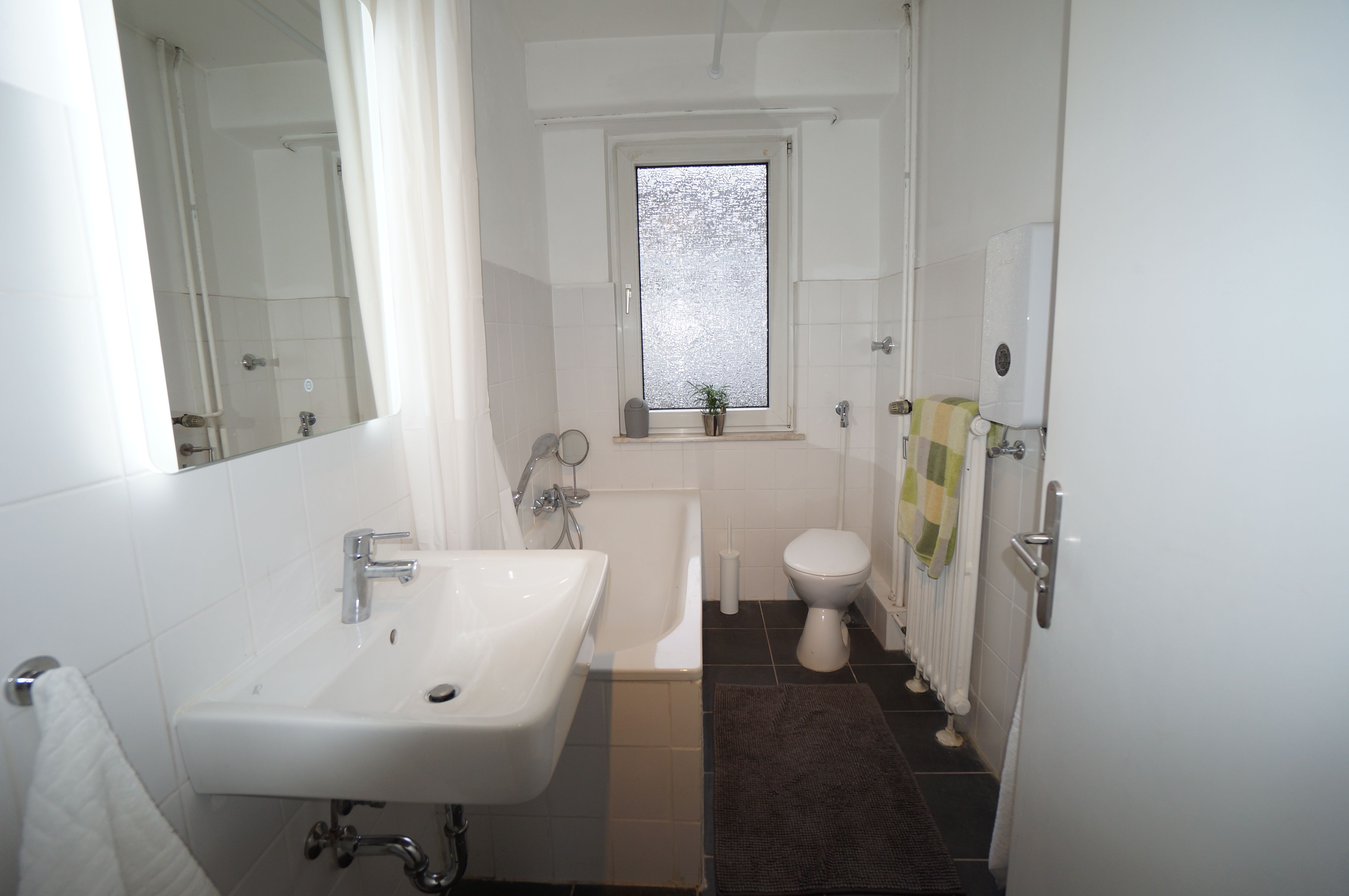  Sehr Schöne 3 Zimmer Wohnung Mit Massiv Parkett, Füßläufig Hauptbahnhof !  -  Sehr schöne 3 Zimmer Wohnung mit massiv Parkett, füßläufig Hauptbahnhof !  - Gallery -  4