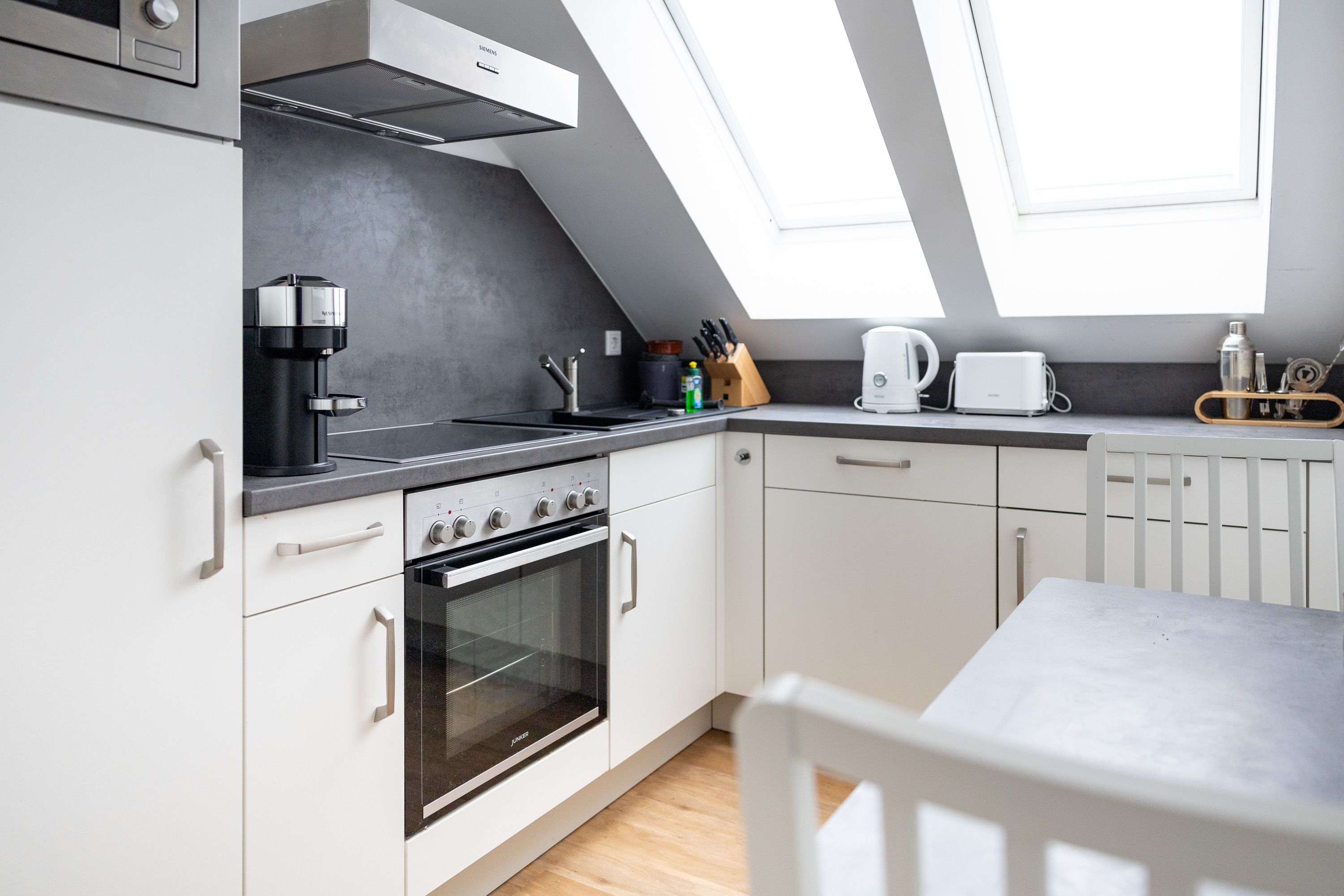 Urban Apartment At The Zoo | Kitchen | Washing Machine | Inner City By Ko-Living - 10