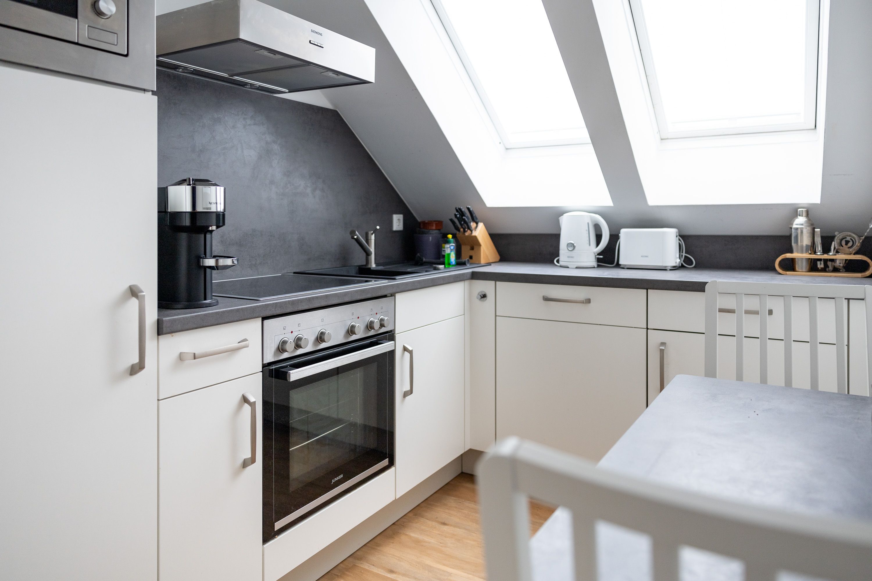 Urban Apartment At The Zoo | Kitchen | Washing Machine | Inner City By Ko-Living - 12
