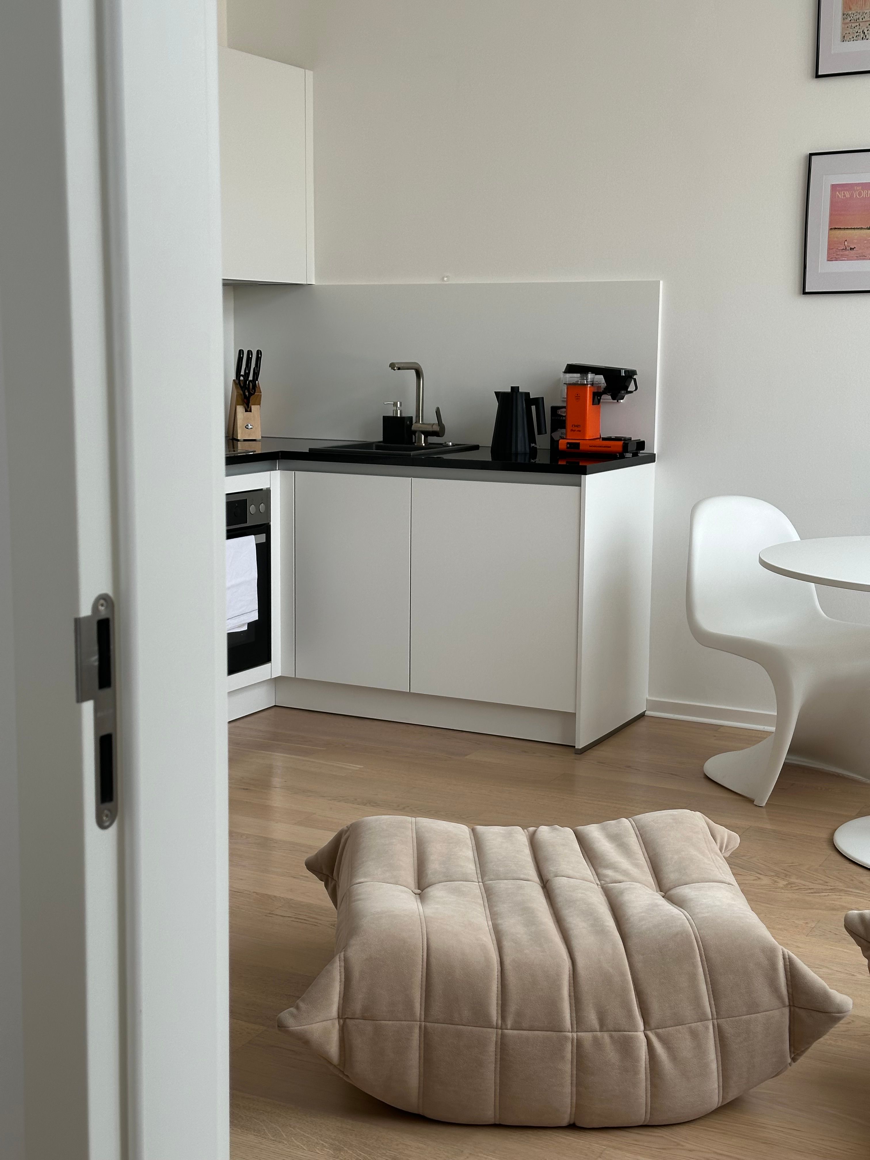 2024 Modernized Charming Apartment - 12
