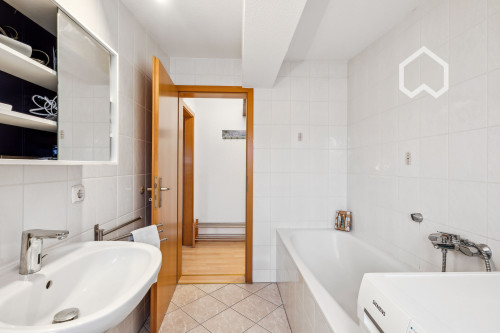 Sunny centrally located top-floor apartment