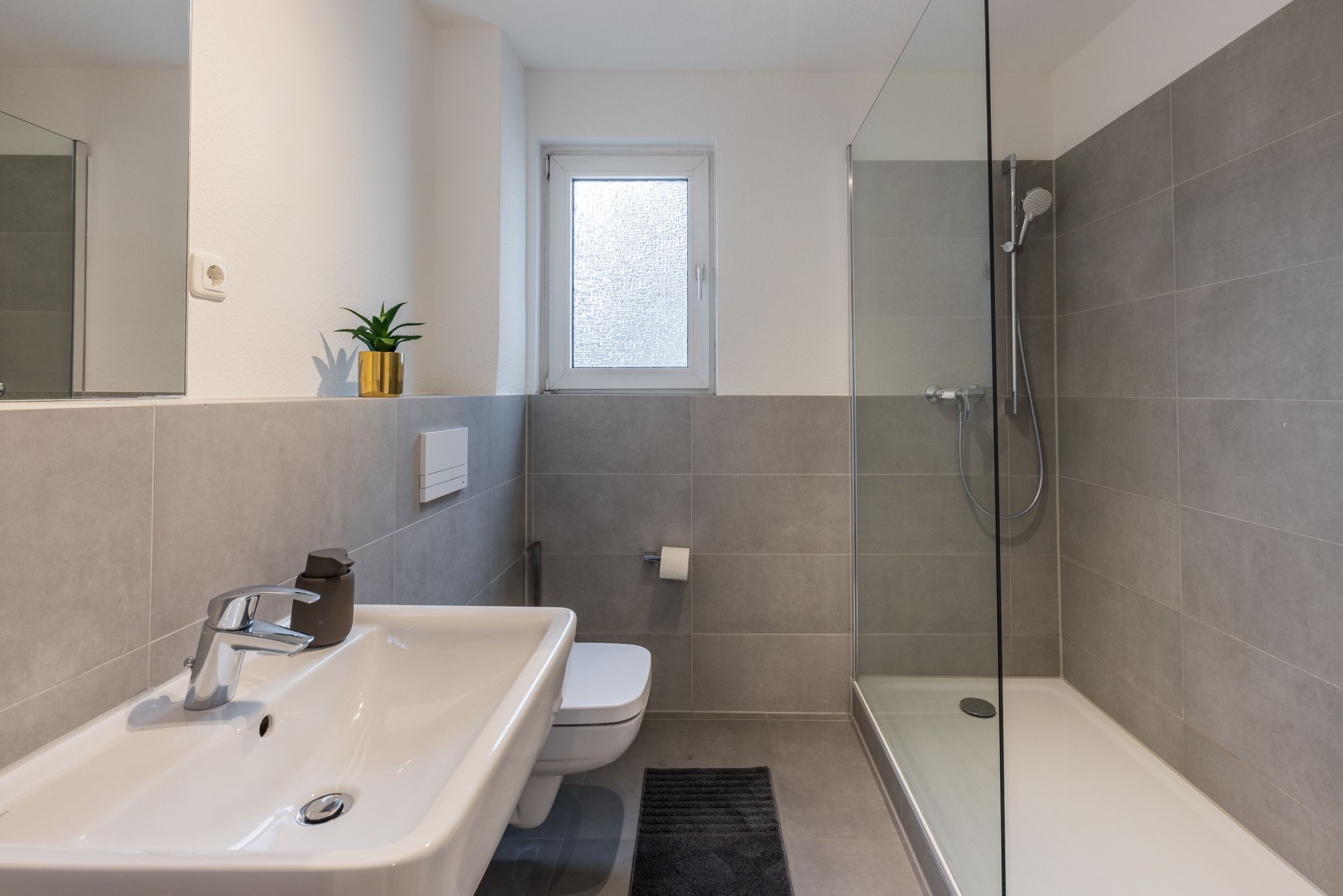Modern, Perfect Home (Duisburg) - 7
