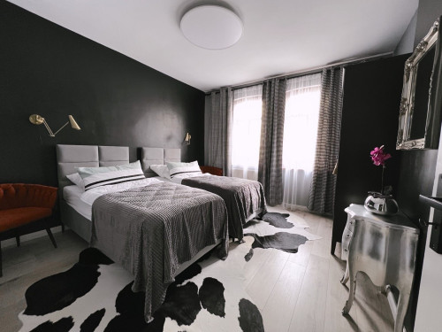 Fully equipped furnished designer apartment in a prime location