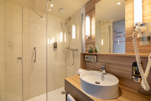 With kitchen - Great Studio with good transport links - Gallery - 6