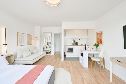 Quiet & new flat - great view!