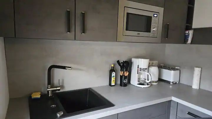  Top-Floor Apartment - New & Quiet / 2 Rooms  -  Top-Floor Apartment - New & Quiet / 2 Rooms  - Gallery -  1