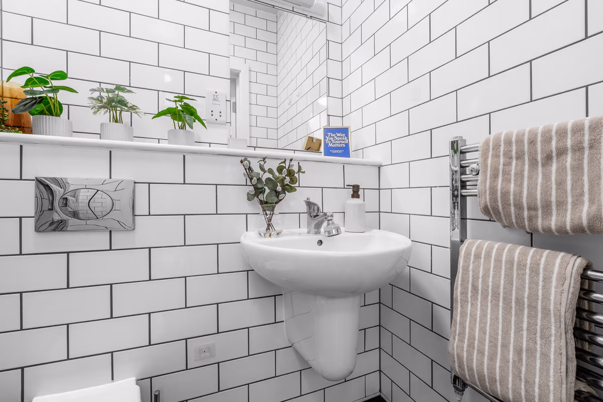 Classic 4 Bed Apartment - Algernon Firth - Gallery - 2