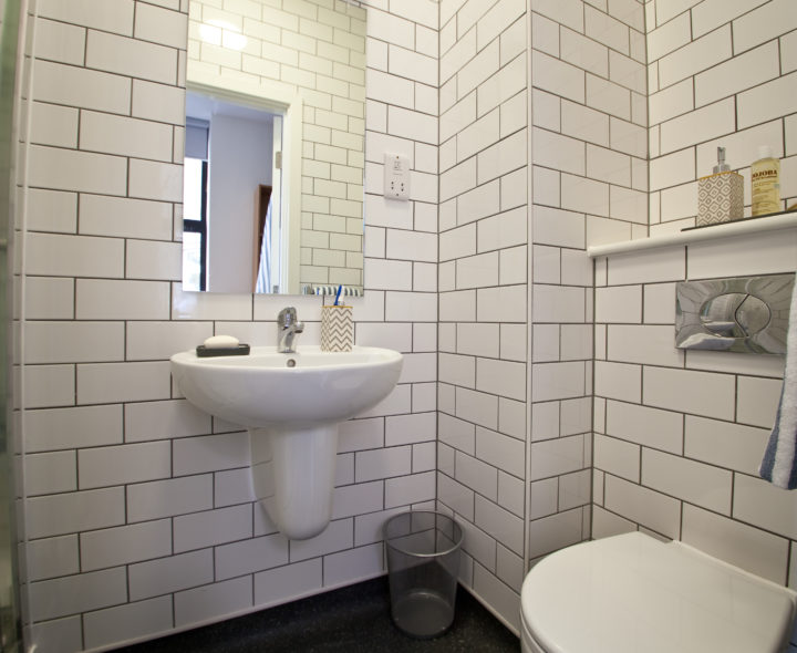 Classic Smaller Studio - Algernon Firth - Gallery - 4