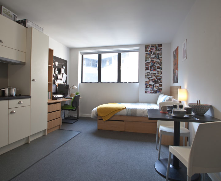 Classic Smaller Studio - Algernon Firth - Gallery - 1