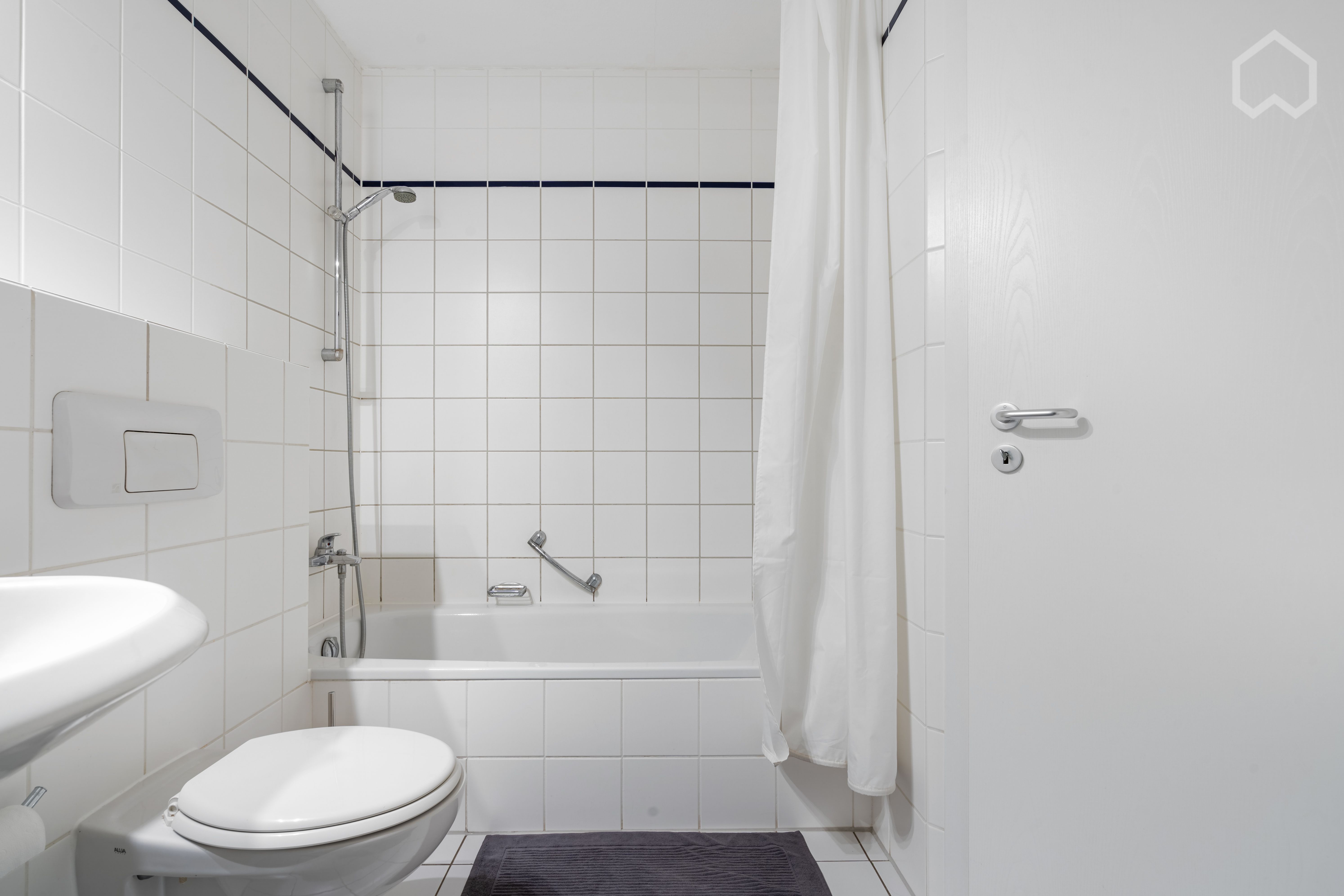  New, Quiet Apartment In Excellent Location  -  New, quiet apartment in excellent location  - Gallery -  2