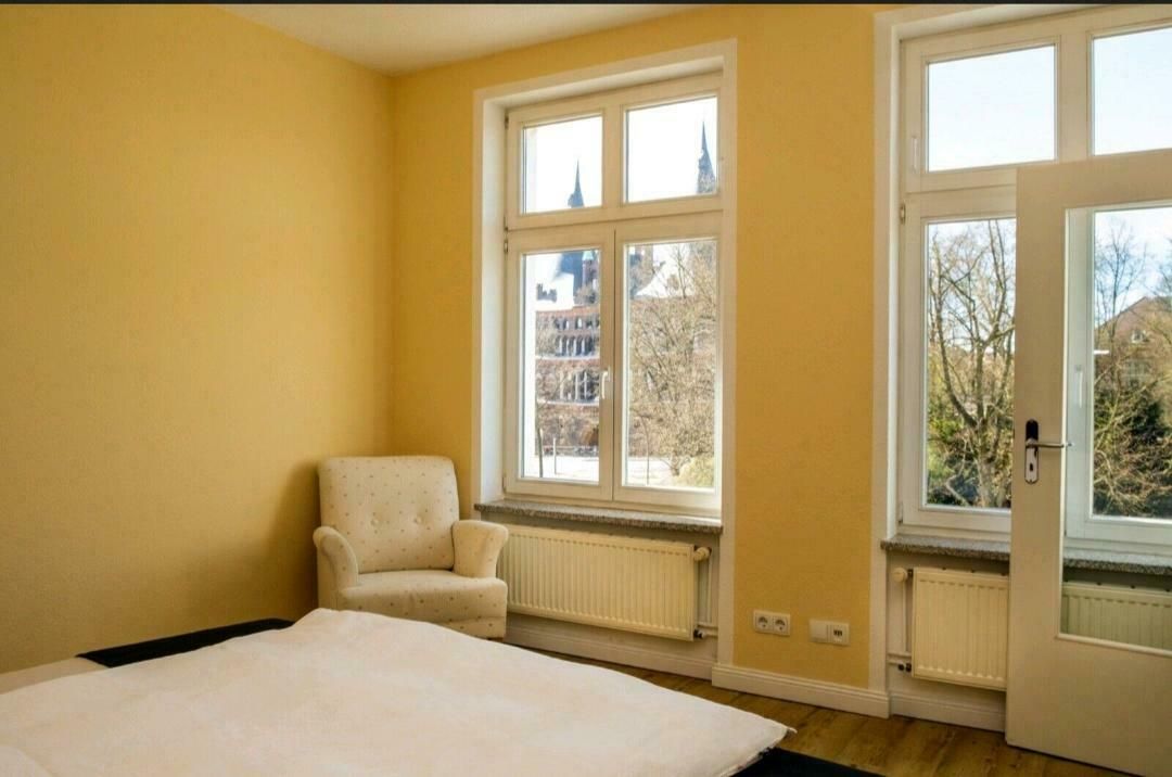 Furnished Comfort Apartment With A View Of The Holsten Gate - 4