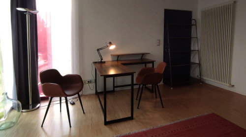 Stylish 2 ZKB appartement in Wiesbaden-Dotzheim Home Office - Gallery - 2