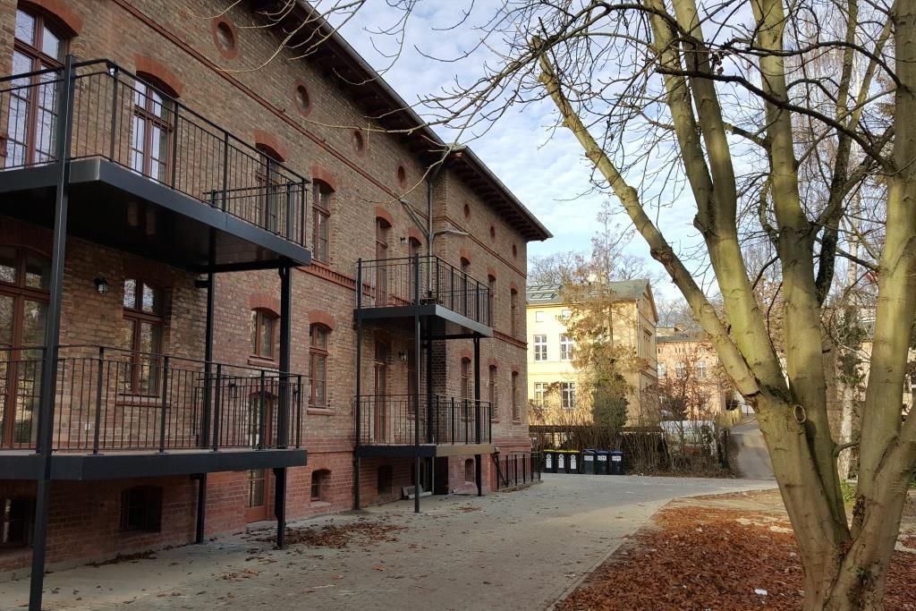  Modern, Bright And Quiet Apartment With Balcony In PotsModern, Bright And Quiet Apartment With Balco  -  Modern, bright and quiet apartment with balcony in PotsModern, bright and quiet apartment with balcony adjacent to Sans Souci in the desirable Jägervorstadt  - Gallery -  9