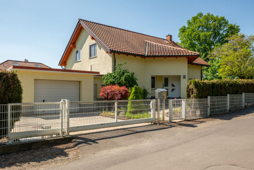 Pretty & neat home close to city center