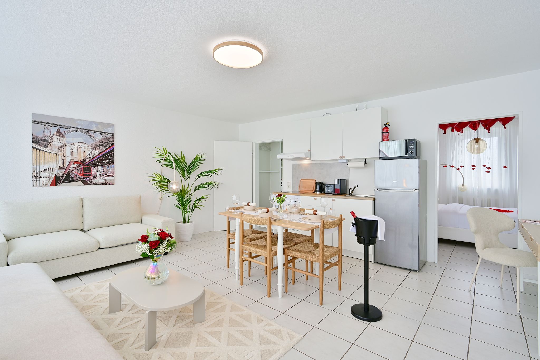 Stylish And Modern 2-Room Apartment In City Center - 24