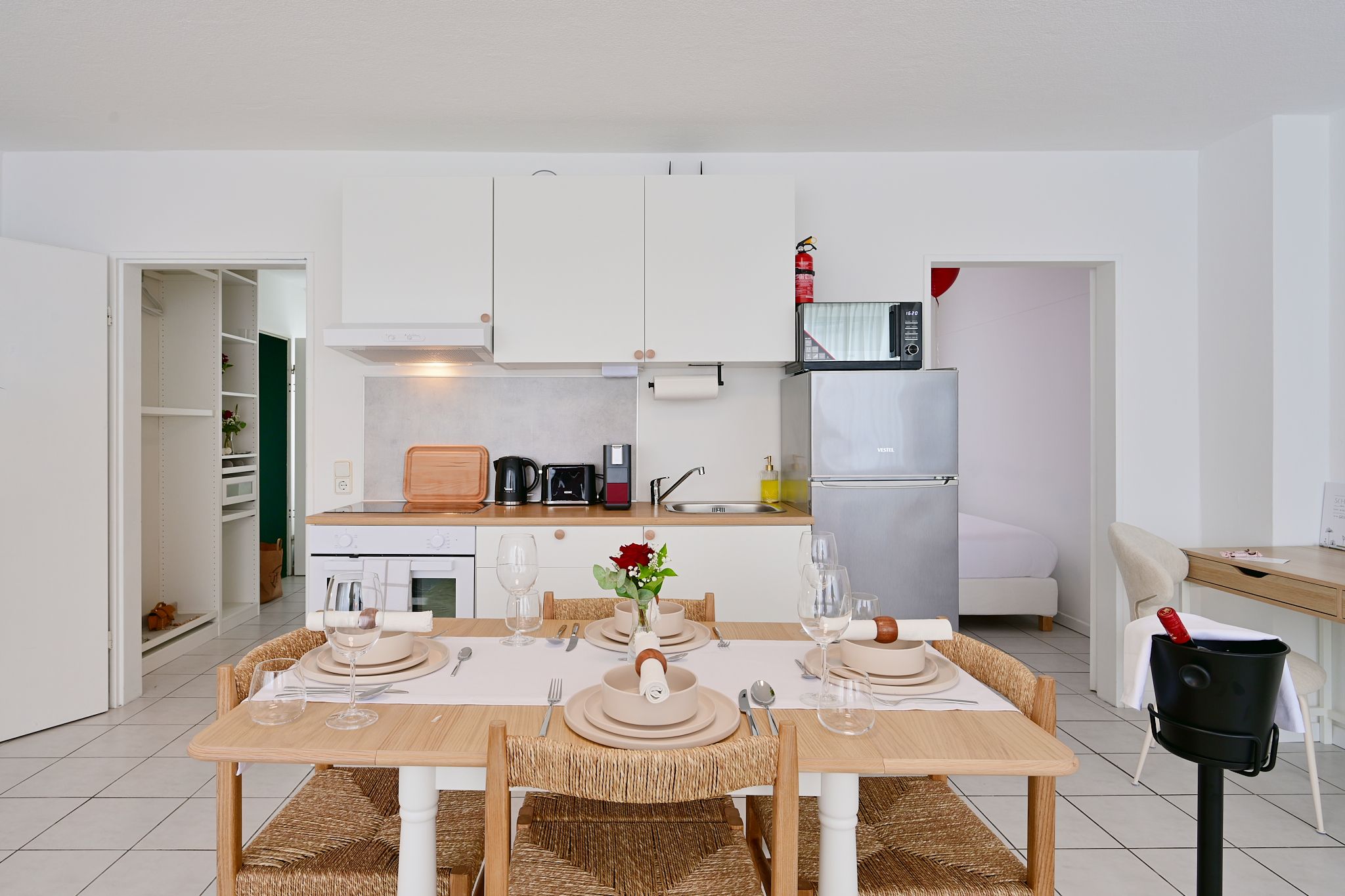 Stylish And Modern 2-Room Apartment In City Center - 18