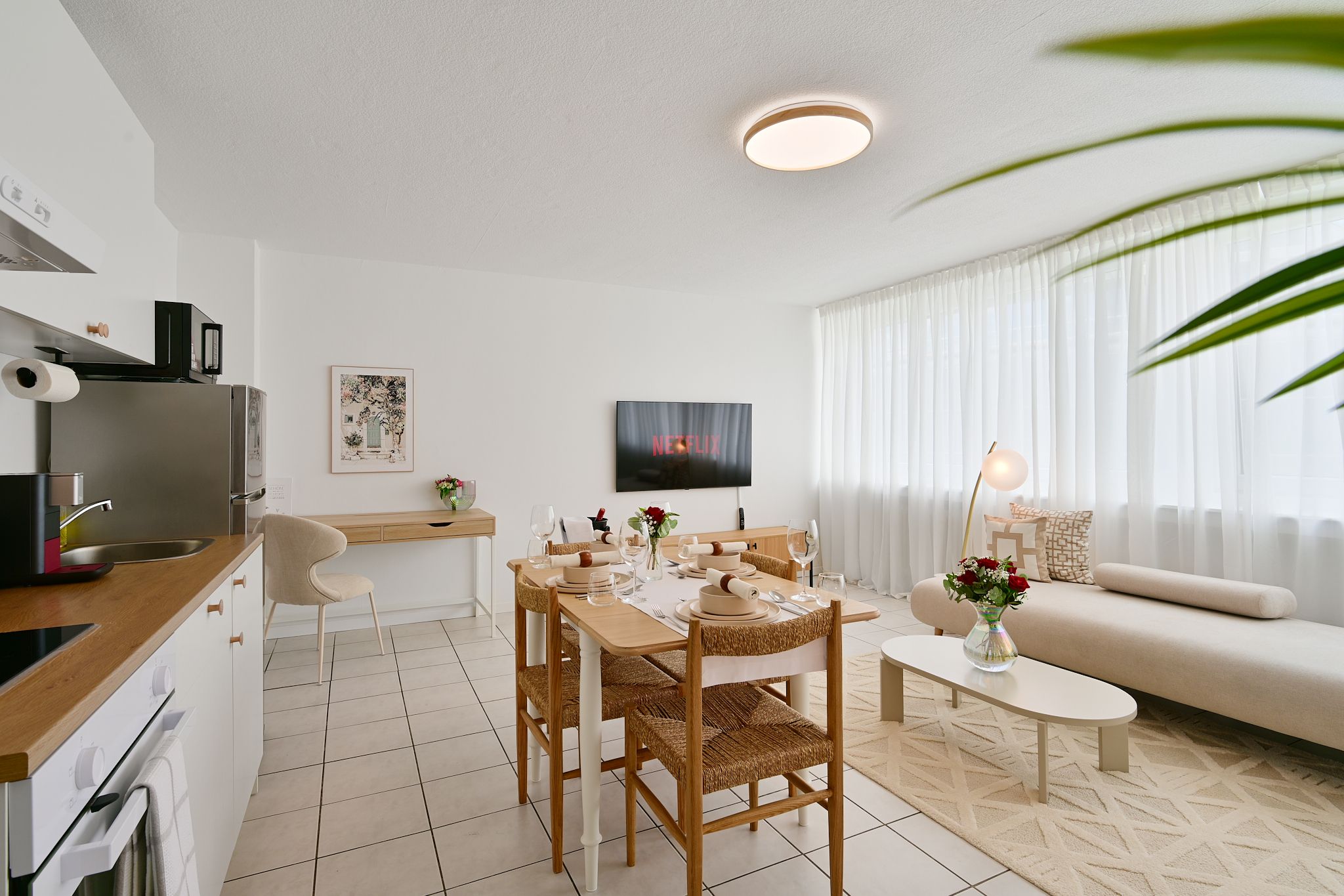 Stylish And Modern 2-Room Apartment In City Center - 22