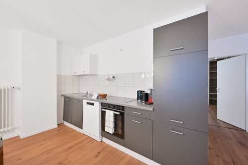 Chic and Spacious 2-Room Apt in Wuppertal Center