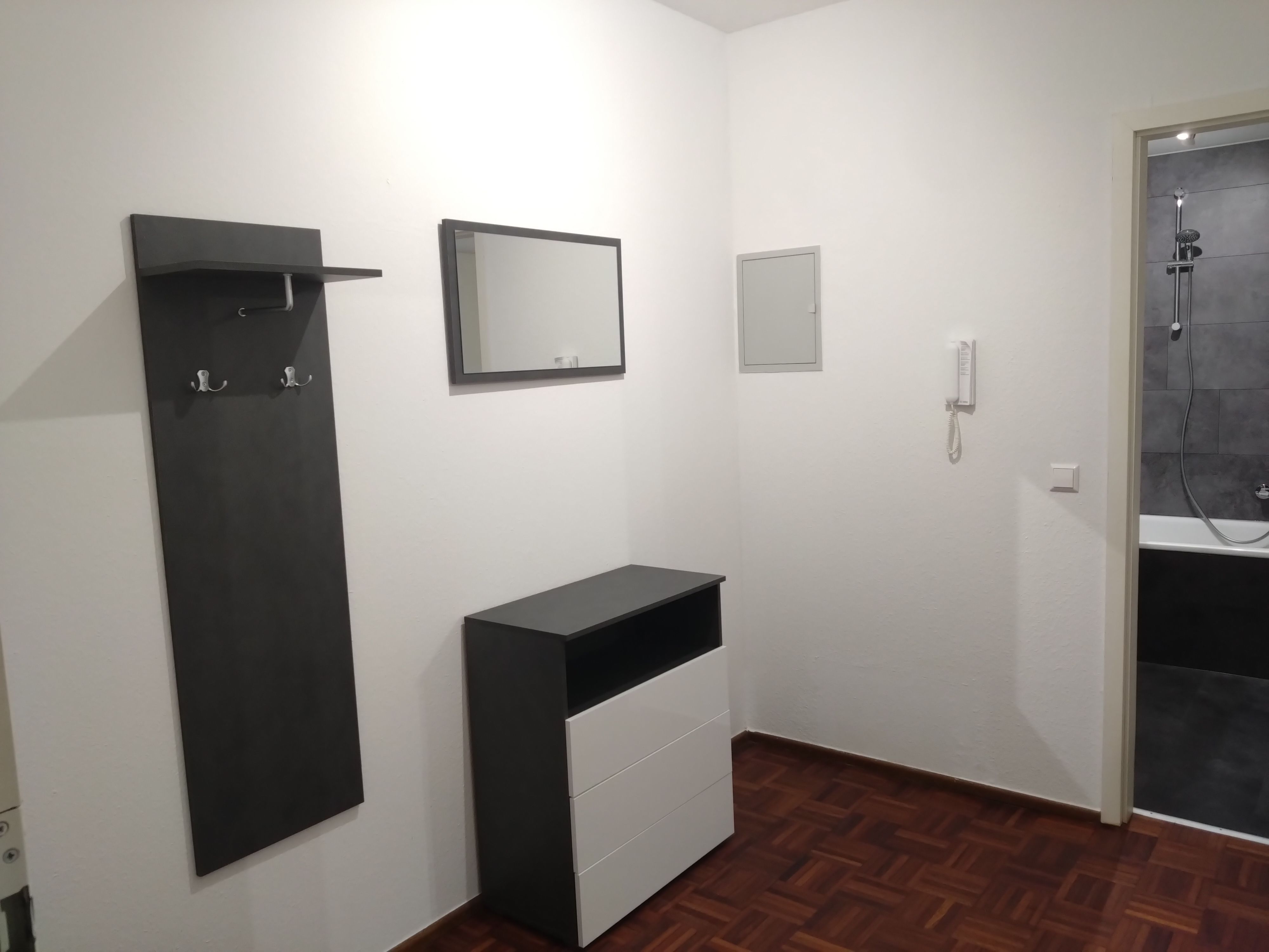 Fully Stocked 2 Room Apartment With Balcony - Fully stocked 2 room apartment with balcony - Gallery - 10