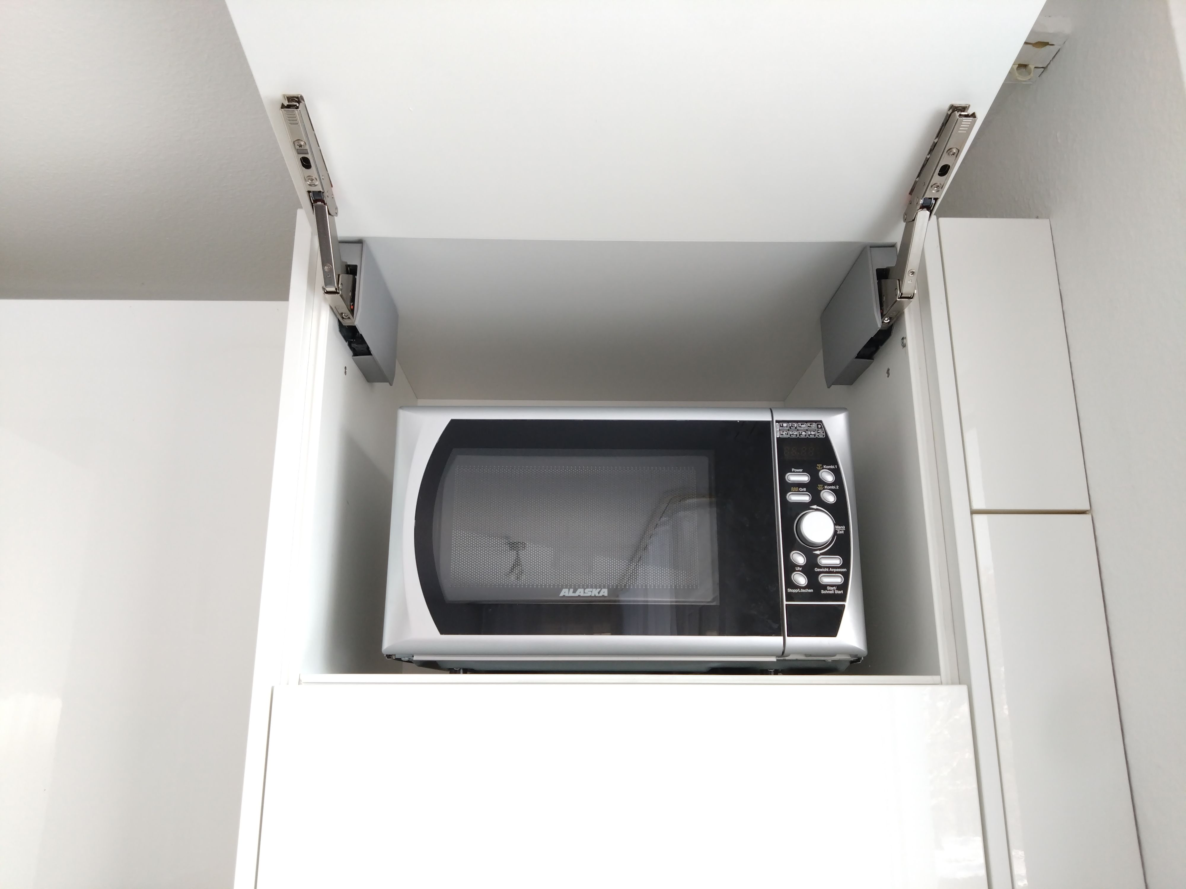 Fully Stocked 2 Room Apartment With Balcony - Fully stocked 2 room apartment with balcony - Gallery - 1