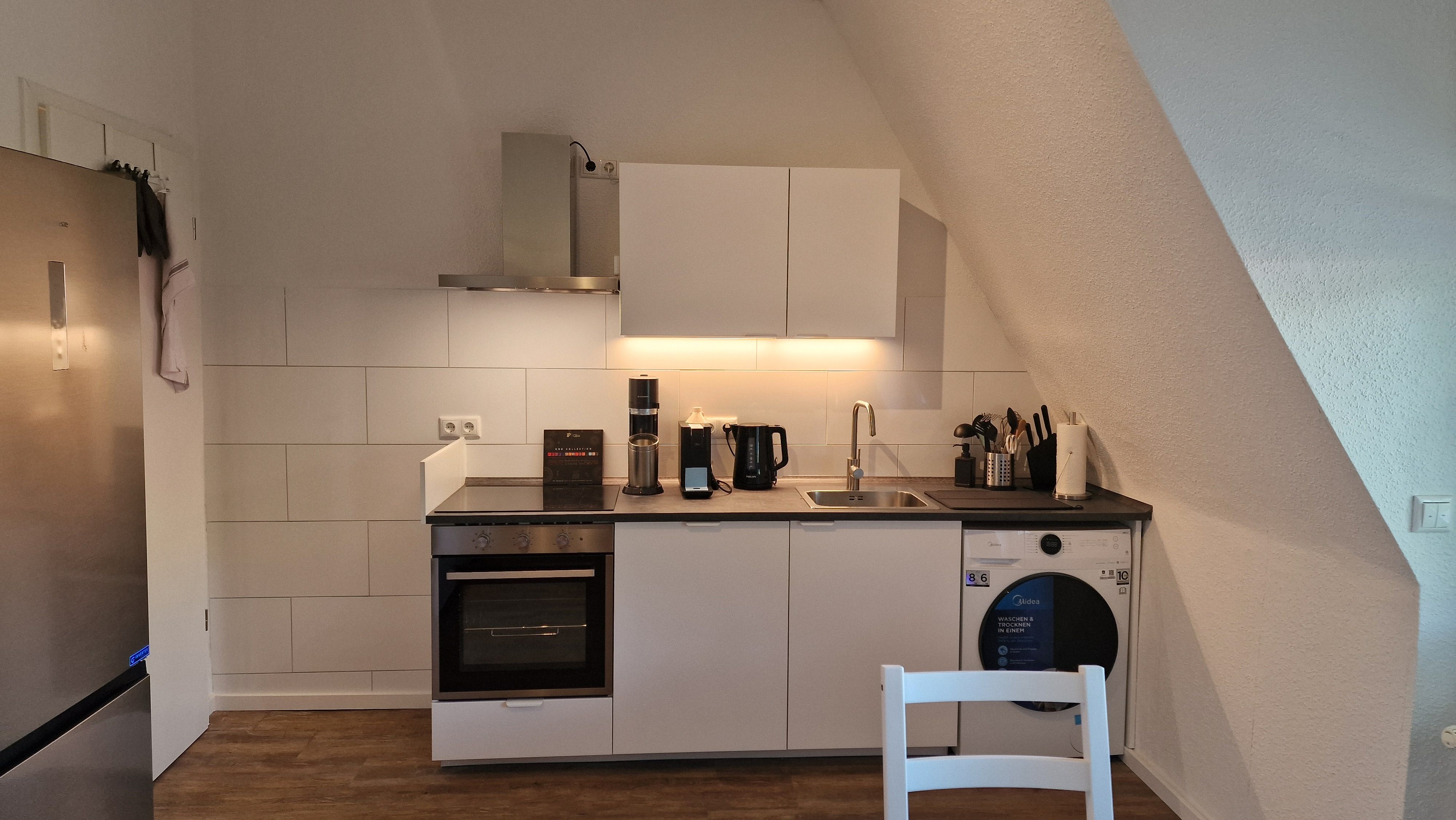 Elfriede5: Fashionable Renovated Quiet Home In GE For Rent - 11