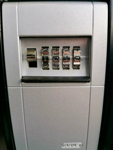 Modern Studio Apartment (40 m²) – Fully Furnished, No Deposit, Cleaning Service, City Registration!