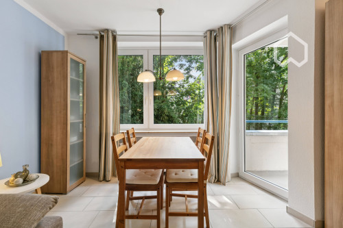 Close to the center, ready-to-move-in apartment with style